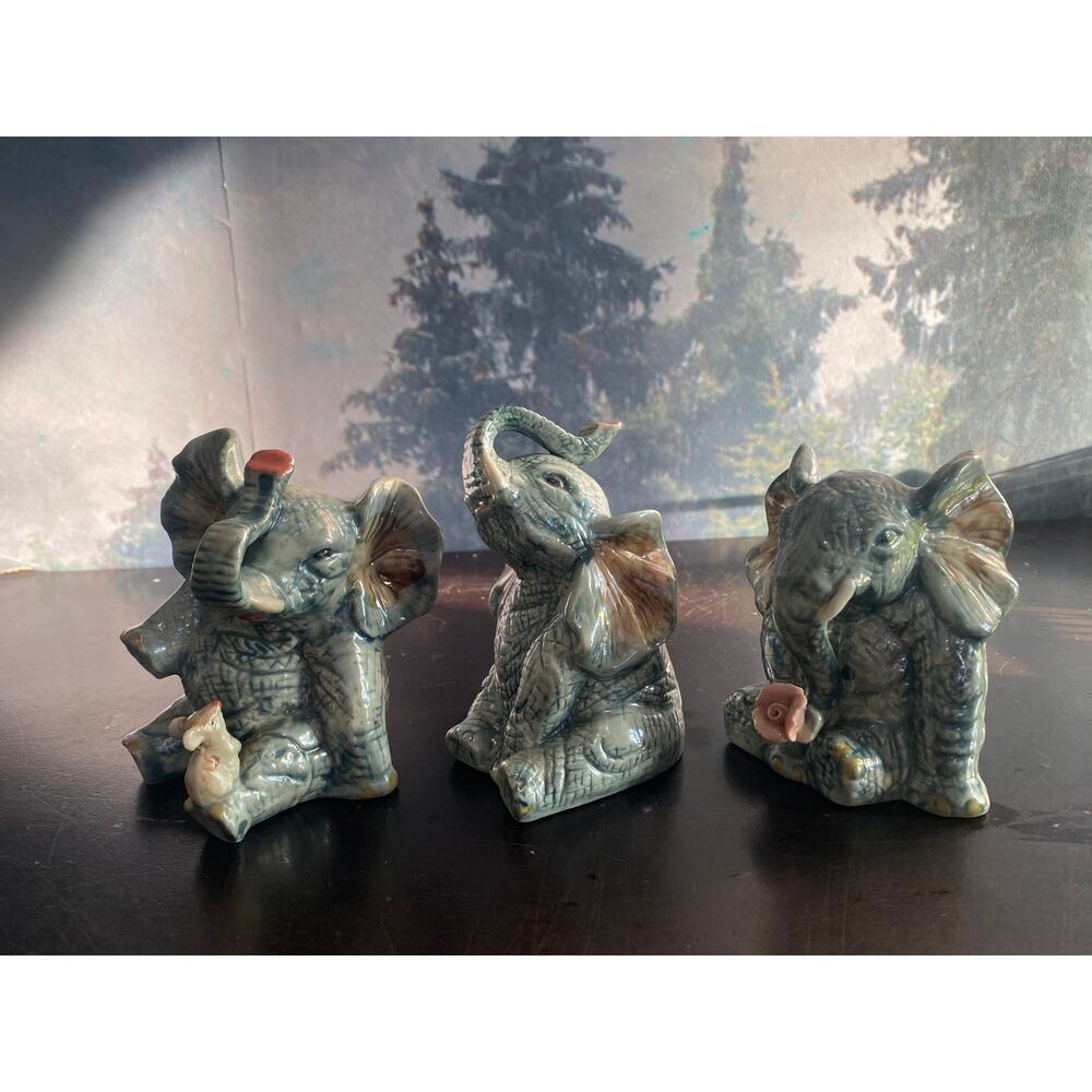 Vintage Ceramic Elephant Figurines - Set of 3 - Adorable Sitting Poses - Picture 3 of 7